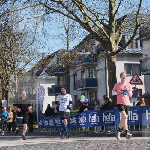 06.04.2025 - 44. Internationalen Wilhelmsburger Insellauf Luisa Fischer http://msf.ph/oto/7581348 06.04.2025 10:45:34 Ziel 4180, 3851, 3867, 3999 meine-sportfotos.de
