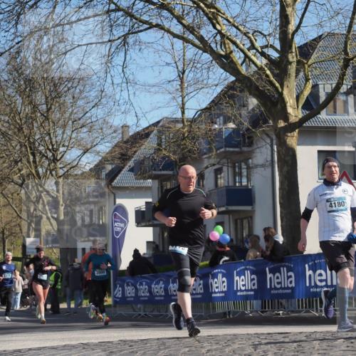 06.04.2025 - 44. Internationalen Wilhelmsburger Insellauf Luisa Fischer http://msf.ph/oto/7581411 06.04.2025 10:45:35 Ziel 4180, 3550, 3313, 3999 meine-sportfotos.de