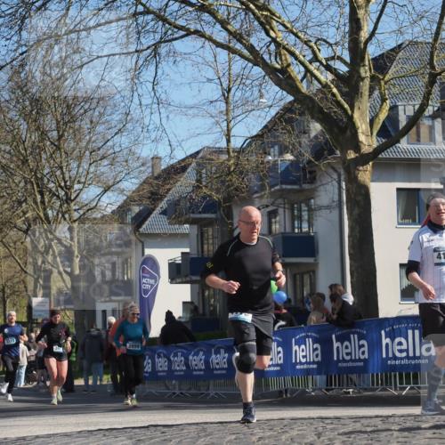 06.04.2025 - 44. Internationalen Wilhelmsburger Insellauf Luisa Fischer http://msf.ph/oto/7581418 06.04.2025 10:45:35 Ziel 355, 3313, 38, 3999, 4180 meine-sportfotos.de