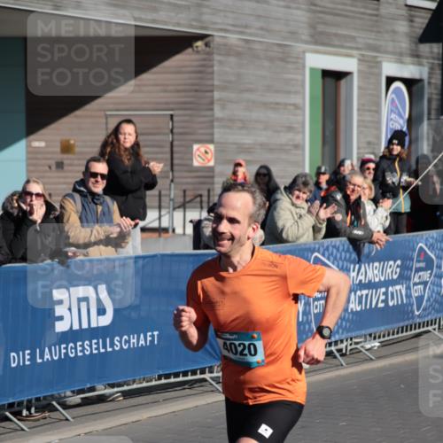 06.04.2025 - 44. Internationalen Wilhelmsburger Insellauf A. Gomolzig http://msf.ph/oto/7581491 06.04.2025 10:05:28 Ziel 4020 meine-sportfotos.de