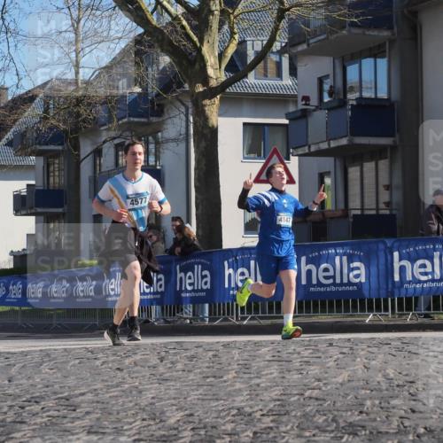 06.04.2025 - 44. Internationalen Wilhelmsburger Insellauf Luisa Fischer http://msf.ph/oto/7581662 06.04.2025 10:40:46 Ziel 4577, 4147 meine-sportfotos.de