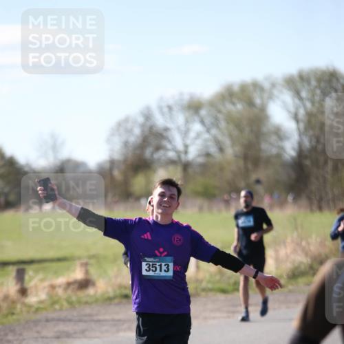 06.04.2025 - 44. Internationalen Wilhelmsburger Insellauf Jannik Wohlers http://msf.ph/oto/7596223 06.04.2025 10:34:49 Laufen 3513 meine-sportfotos.de