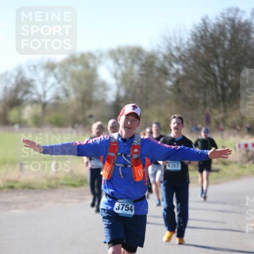 06.04.2025 - 44. Internationalen Wilhelmsburger Insellauf Jannik Wohlers http://msf.ph/oto/7596445 06.04.2025 10:35:13 Laufen 3754, 4357 meine-sportfotos.de