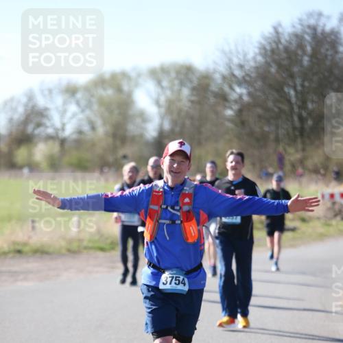 06.04.2025 - 44. Internationalen Wilhelmsburger Insellauf Jannik Wohlers http://msf.ph/oto/7596450 06.04.2025 10:35:13 Laufen 3754 meine-sportfotos.de