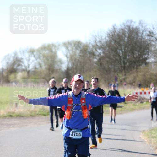 06.04.2025 - 44. Internationalen Wilhelmsburger Insellauf Jannik Wohlers http://msf.ph/oto/7596462 06.04.2025 10:35:13 Laufen 3754 meine-sportfotos.de