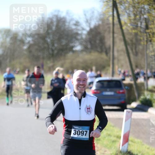 06.04.2025 - 44. Internationalen Wilhelmsburger Insellauf Jannik Wohlers http://msf.ph/oto/7596687 06.04.2025 10:35:26 Laufen 3097 meine-sportfotos.de