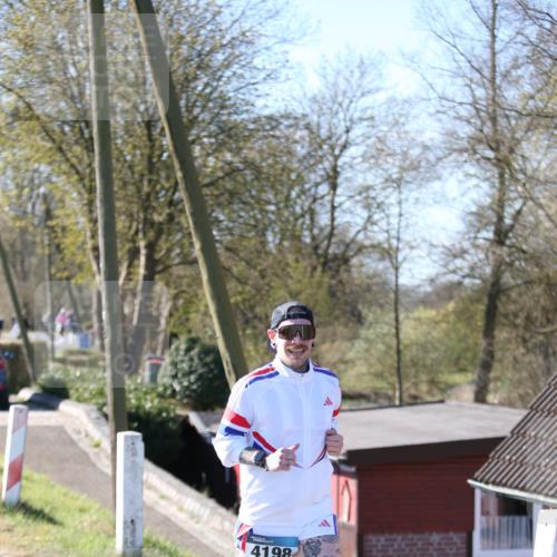06.04.2025 - 44. Internationalen Wilhelmsburger Insellauf Jannik Wohlers http://msf.ph/oto/7596803 06.04.2025 10:35:37 Laufen 4198, 13 meine-sportfotos.de