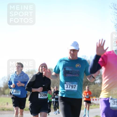 06.04.2025 - 44. Internationalen Wilhelmsburger Insellauf Jannik Wohlers http://msf.ph/oto/7597330 06.04.2025 10:36:23 Laufen 5227, 3396, 3797, 39 meine-sportfotos.de