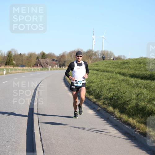 06.04.2025 - 44. Internationalen Wilhelmsburger Insellauf Jannik Wohlers http://msf.ph/oto/7597482 06.04.2025 09:16:14 Laufen 4414 meine-sportfotos.de