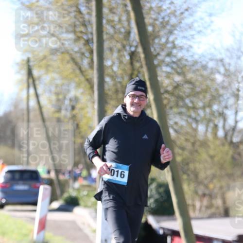 06.04.2025 - 44. Internationalen Wilhelmsburger Insellauf Jannik Wohlers http://msf.ph/oto/7597661 06.04.2025 10:36:51 Laufen 016 meine-sportfotos.de