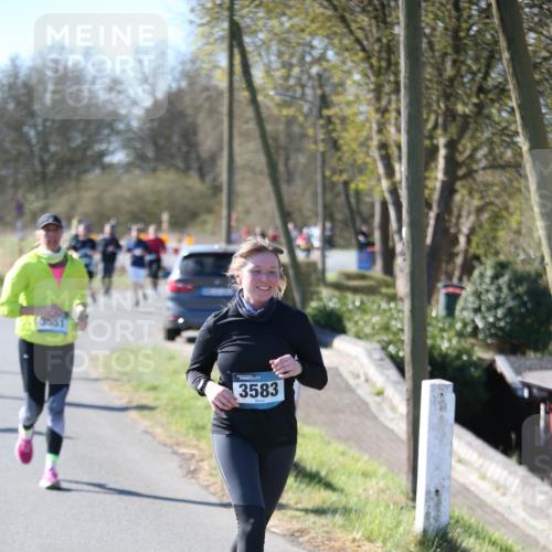 06.04.2025 - 44. Internationalen Wilhelmsburger Insellauf Jannik Wohlers http://msf.ph/oto/7598010 06.04.2025 10:37:37 Laufen 3551, 3583 meine-sportfotos.de