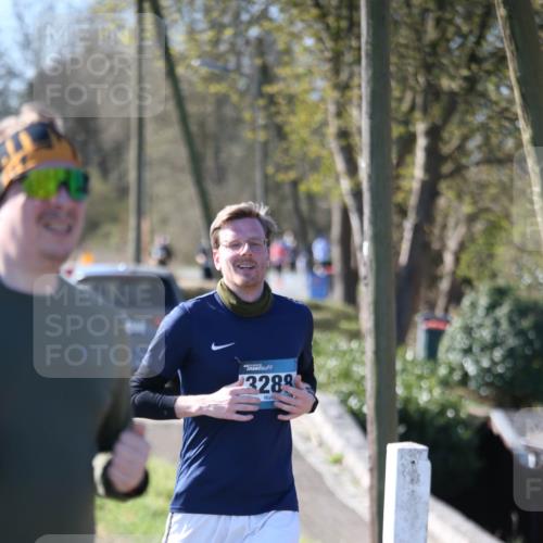 06.04.2025 - 44. Internationalen Wilhelmsburger Insellauf Jannik Wohlers http://msf.ph/oto/7598125 06.04.2025 10:37:55 Laufen 184, 3289 meine-sportfotos.de