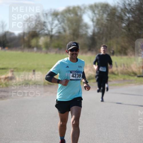 06.04.2025 - 44. Internationalen Wilhelmsburger Insellauf Jannik Wohlers http://msf.ph/oto/7598355 06.04.2025 10:38:13 Laufen 4239 meine-sportfotos.de