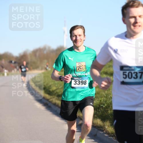 06.04.2025 - 44. Internationalen Wilhelmsburger Insellauf Jannik Wohlers http://msf.ph/oto/7598406 06.04.2025 09:17:15 Laufen 3398, 5037 meine-sportfotos.de