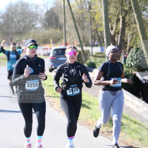 06.04.2025 - 44. Internationalen Wilhelmsburger Insellauf Jannik Wohlers http://msf.ph/oto/7598580 06.04.2025 10:38:39 Laufen 4255, 3928 meine-sportfotos.de