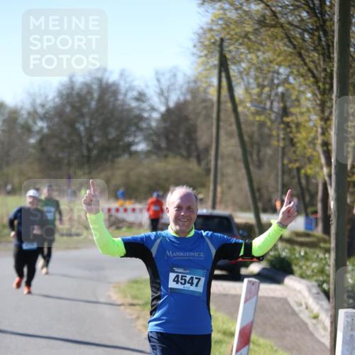 06.04.2025 - 44. Internationalen Wilhelmsburger Insellauf Jannik Wohlers http://msf.ph/oto/7598681 06.04.2025 10:38:45 Laufen 4547 meine-sportfotos.de