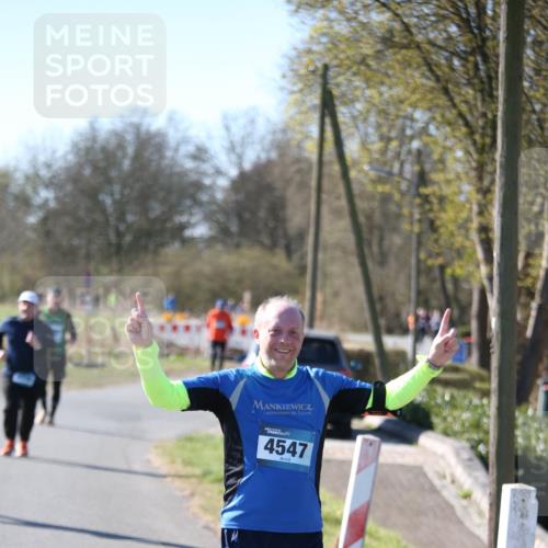 06.04.2025 - 44. Internationalen Wilhelmsburger Insellauf Jannik Wohlers http://msf.ph/oto/7598687 06.04.2025 10:38:45 Laufen 4547 meine-sportfotos.de