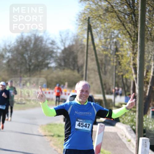 06.04.2025 - 44. Internationalen Wilhelmsburger Insellauf Jannik Wohlers http://msf.ph/oto/7598690 06.04.2025 10:38:45 Laufen 4547 meine-sportfotos.de