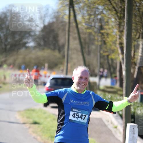 06.04.2025 - 44. Internationalen Wilhelmsburger Insellauf Jannik Wohlers http://msf.ph/oto/7598702 06.04.2025 10:38:45 Laufen 4547 meine-sportfotos.de