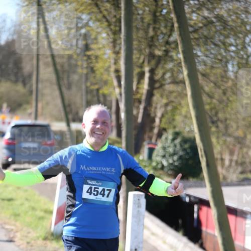 06.04.2025 - 44. Internationalen Wilhelmsburger Insellauf Jannik Wohlers http://msf.ph/oto/7598721 06.04.2025 10:38:45 Laufen 4547 meine-sportfotos.de