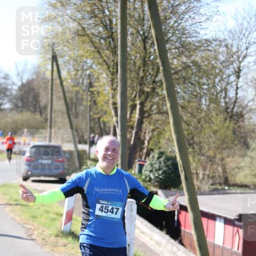 06.04.2025 - 44. Internationalen Wilhelmsburger Insellauf Jannik Wohlers http://msf.ph/oto/7598727 06.04.2025 10:38:45 Laufen 4547 meine-sportfotos.de