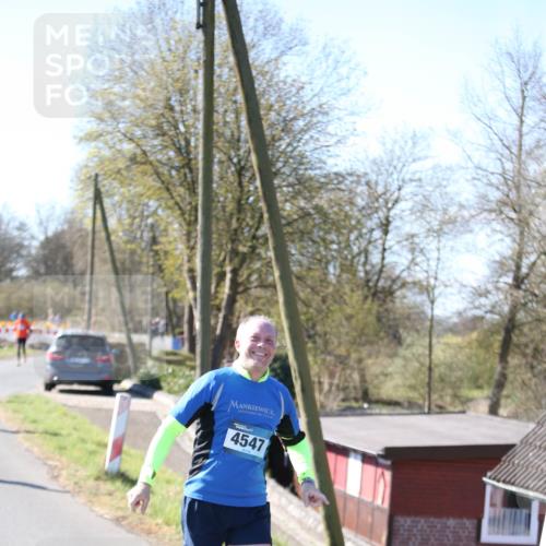 06.04.2025 - 44. Internationalen Wilhelmsburger Insellauf Jannik Wohlers http://msf.ph/oto/7598741 06.04.2025 10:38:46 Laufen 4547 meine-sportfotos.de