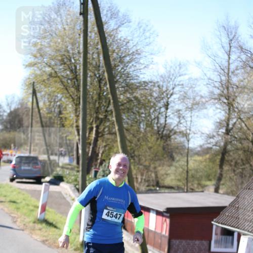 06.04.2025 - 44. Internationalen Wilhelmsburger Insellauf Jannik Wohlers http://msf.ph/oto/7598745 06.04.2025 10:38:46 Laufen 4547 meine-sportfotos.de