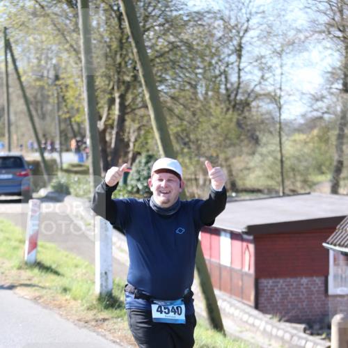 06.04.2025 - 44. Internationalen Wilhelmsburger Insellauf Jannik Wohlers http://msf.ph/oto/7598837 06.04.2025 10:38:52 Laufen 4540 meine-sportfotos.de