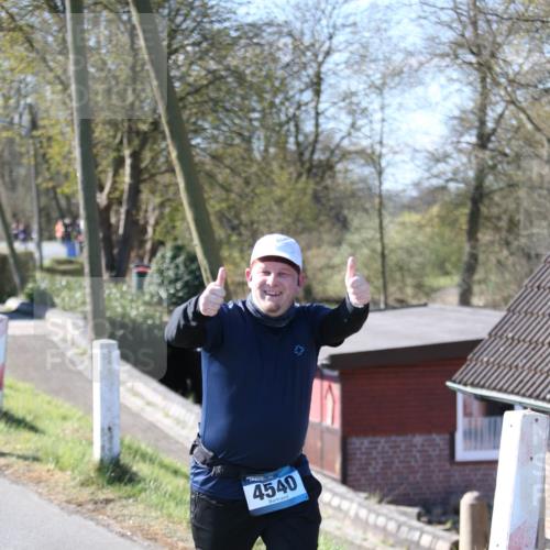 06.04.2025 - 44. Internationalen Wilhelmsburger Insellauf Jannik Wohlers http://msf.ph/oto/7598845 06.04.2025 10:38:52 Laufen 4540 meine-sportfotos.de