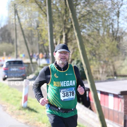 06.04.2025 - 44. Internationalen Wilhelmsburger Insellauf Jannik Wohlers http://msf.ph/oto/7598878 06.04.2025 10:38:55 Laufen 3878 meine-sportfotos.de