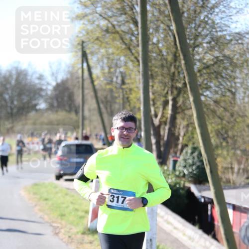 06.04.2025 - 44. Internationalen Wilhelmsburger Insellauf Jannik Wohlers http://msf.ph/oto/7599240 06.04.2025 10:39:52 Laufen 317 meine-sportfotos.de