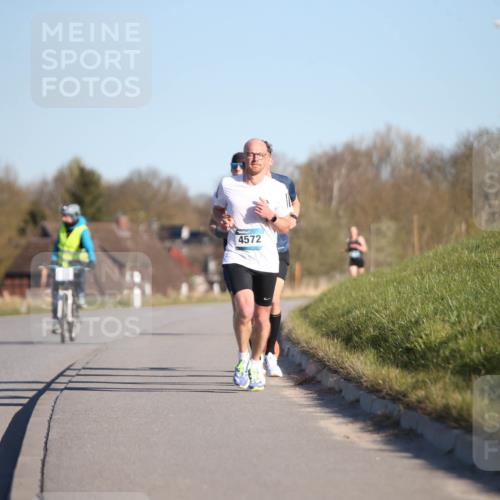 06.04.2025 - 44. Internationalen Wilhelmsburger Insellauf Jannik Wohlers http://msf.ph/oto/7599312 06.04.2025 09:18:22 Laufen 4572 meine-sportfotos.de