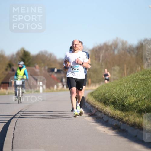 06.04.2025 - 44. Internationalen Wilhelmsburger Insellauf Jannik Wohlers http://msf.ph/oto/7599320 06.04.2025 09:18:22 Laufen 4572 meine-sportfotos.de