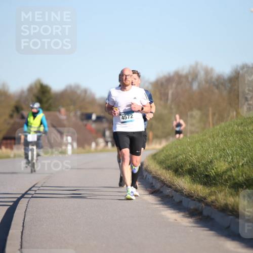 06.04.2025 - 44. Internationalen Wilhelmsburger Insellauf Jannik Wohlers http://msf.ph/oto/7599329 06.04.2025 09:18:22 Laufen 4572 meine-sportfotos.de