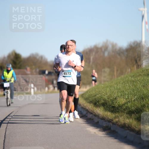 06.04.2025 - 44. Internationalen Wilhelmsburger Insellauf Jannik Wohlers http://msf.ph/oto/7599345 06.04.2025 09:18:23 Laufen 4572 meine-sportfotos.de