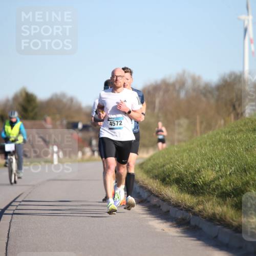 06.04.2025 - 44. Internationalen Wilhelmsburger Insellauf Jannik Wohlers http://msf.ph/oto/7599355 06.04.2025 09:18:23 Laufen 4572 meine-sportfotos.de