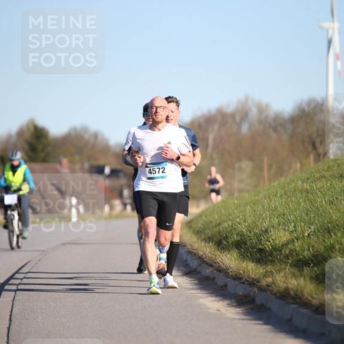 06.04.2025 - 44. Internationalen Wilhelmsburger Insellauf Jannik Wohlers http://msf.ph/oto/7599362 06.04.2025 09:18:23 Laufen 4572 meine-sportfotos.de