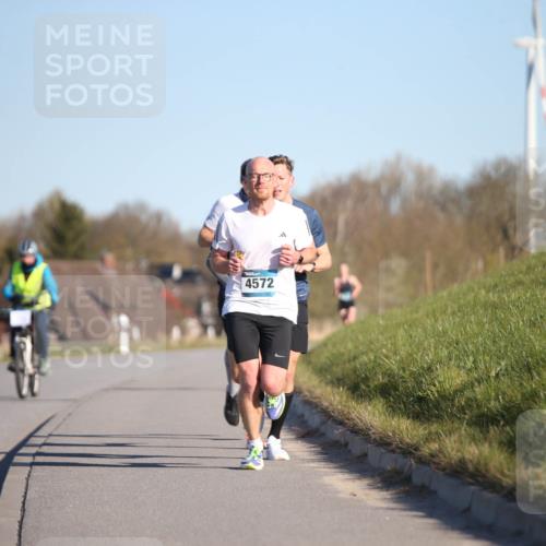 06.04.2025 - 44. Internationalen Wilhelmsburger Insellauf Jannik Wohlers http://msf.ph/oto/7599370 06.04.2025 09:18:23 Laufen 4572 meine-sportfotos.de