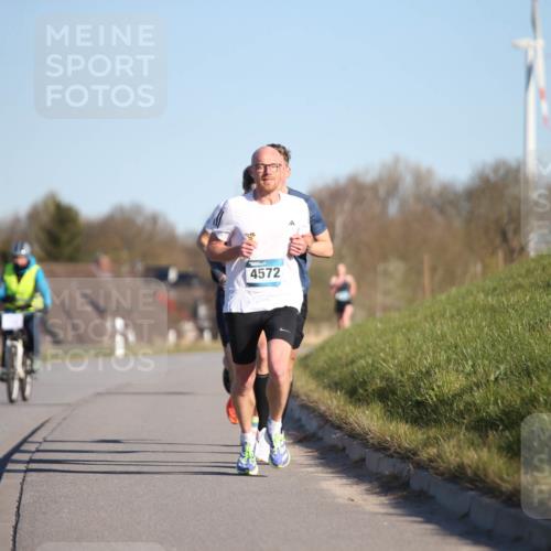 06.04.2025 - 44. Internationalen Wilhelmsburger Insellauf Jannik Wohlers http://msf.ph/oto/7599379 06.04.2025 09:18:23 Laufen 4572 meine-sportfotos.de