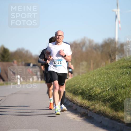 06.04.2025 - 44. Internationalen Wilhelmsburger Insellauf Jannik Wohlers http://msf.ph/oto/7599386 06.04.2025 09:18:23 Laufen 4572 meine-sportfotos.de