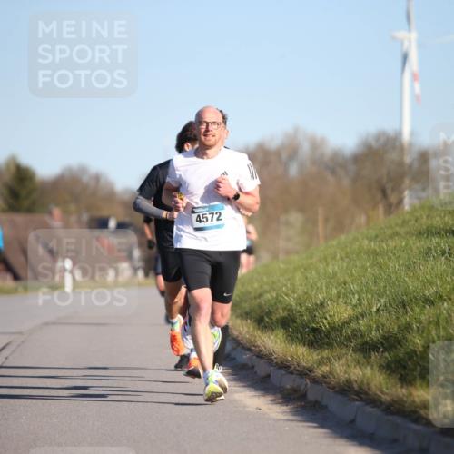 06.04.2025 - 44. Internationalen Wilhelmsburger Insellauf Jannik Wohlers http://msf.ph/oto/7599395 06.04.2025 09:18:23 Laufen 4572 meine-sportfotos.de