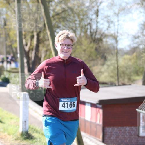 06.04.2025 - 44. Internationalen Wilhelmsburger Insellauf Jannik Wohlers http://msf.ph/oto/7599401 06.04.2025 10:40:17 Laufen 4166 meine-sportfotos.de