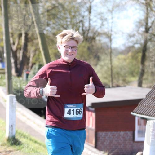 06.04.2025 - 44. Internationalen Wilhelmsburger Insellauf Jannik Wohlers http://msf.ph/oto/7599405 06.04.2025 10:40:17 Laufen 4166 meine-sportfotos.de