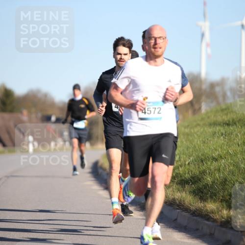 06.04.2025 - 44. Internationalen Wilhelmsburger Insellauf Jannik Wohlers http://msf.ph/oto/7599448 06.04.2025 09:18:25 Laufen 4572 meine-sportfotos.de