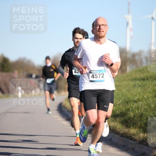 06.04.2025 - 44. Internationalen Wilhelmsburger Insellauf Jannik Wohlers http://msf.ph/oto/7599457 06.04.2025 09:18:25 Laufen 42, 4572 meine-sportfotos.de