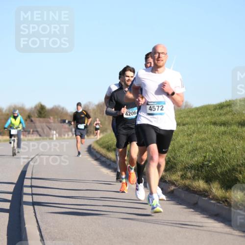 06.04.2025 - 44. Internationalen Wilhelmsburger Insellauf Jannik Wohlers http://msf.ph/oto/7599501 06.04.2025 09:18:26 Laufen 4206, 4572 meine-sportfotos.de