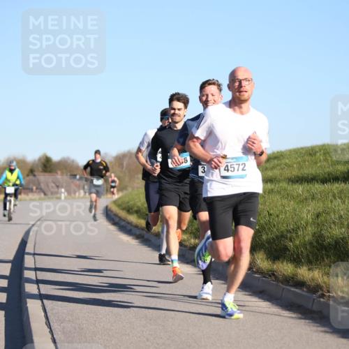 06.04.2025 - 44. Internationalen Wilhelmsburger Insellauf Jannik Wohlers http://msf.ph/oto/7599534 06.04.2025 09:18:26 Laufen 3, 4572 meine-sportfotos.de