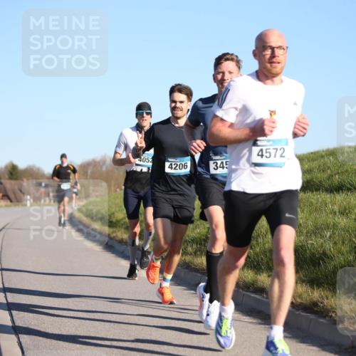 06.04.2025 - 44. Internationalen Wilhelmsburger Insellauf Jannik Wohlers http://msf.ph/oto/7599575 06.04.2025 09:18:27 Laufen 4572, 4052, 4206, 345 meine-sportfotos.de