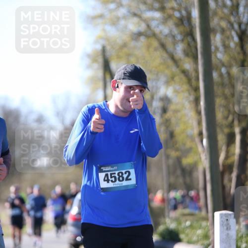 06.04.2025 - 44. Internationalen Wilhelmsburger Insellauf Jannik Wohlers http://msf.ph/oto/7599605 06.04.2025 10:40:37 Laufen 4580, 4582 meine-sportfotos.de