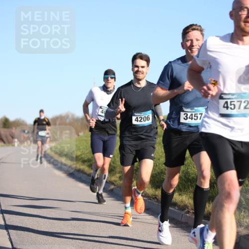 06.04.2025 - 44. Internationalen Wilhelmsburger Insellauf Jannik Wohlers http://msf.ph/oto/7599621 06.04.2025 09:18:27 Laufen 40, 4206, 3457, 4572 meine-sportfotos.de